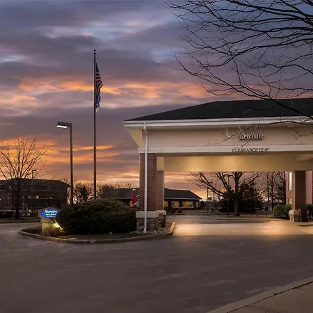 Hampton Inn & Suites Newtown-3