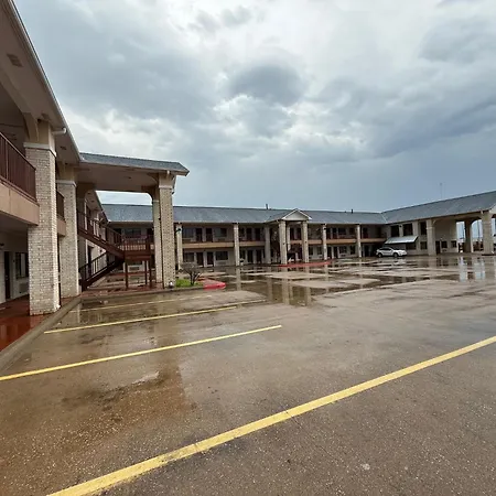 Days Inn By Wyndham Navasota-2