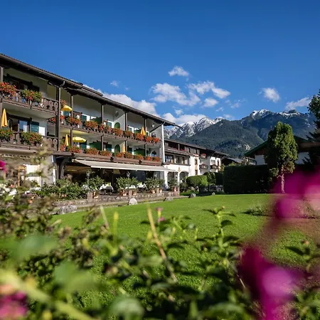 Alpenjuwel Parkhotel Wallgau 4 Sterne Superior Genusshotel Mit Spa Feinster Kulinarik & Golf Ihr Rueckzugsort Inmitten Der Alpen Mit Tradition Und Eleganz-3