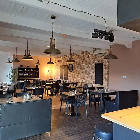 Logis Hotel Restaurant Les Platanes-3