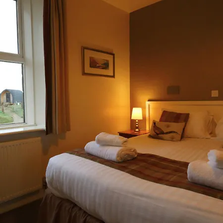 The Fox & Hounds Inn & Camping Pods-2