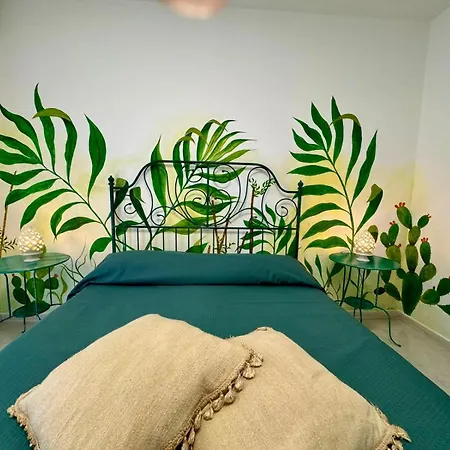 Jungle Rooms-3