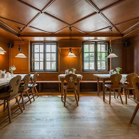 Gutshotel Menterschwaige-3