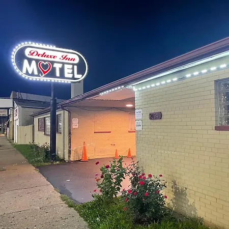 Deluxe Inn Motel-2