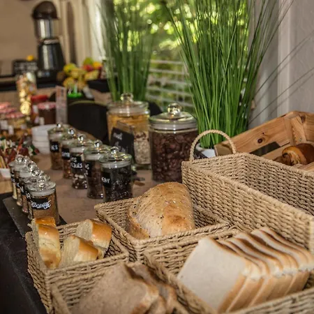 Logis Hotel Des Acacias Lille Neuville En Ferrain, Restaurant L'Acacias Gourmand-3
