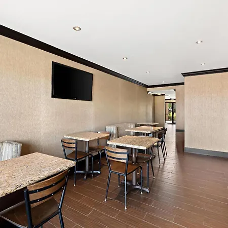 Quality Inn & Suites Dumas-2