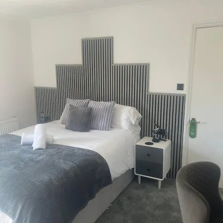 Alpine Lodge Guest House-3