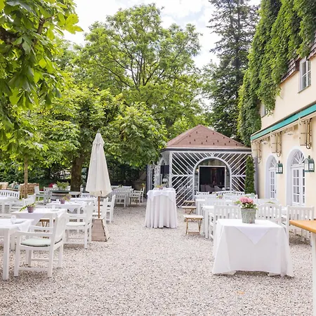 Der Schlosswirt Zu Anif - Biedermeierhotel Und Restaurant-2