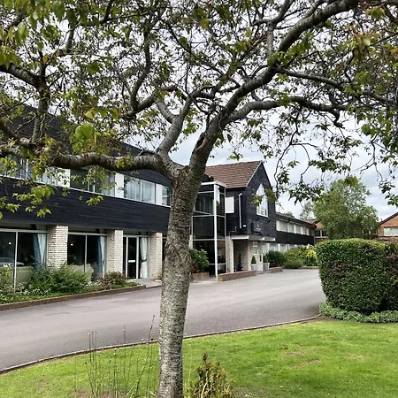 Tiverton Hotel Lounge & Venue-3