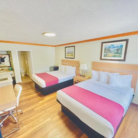 Travelodge By Wyndham Golden Sportsman Lodge-3