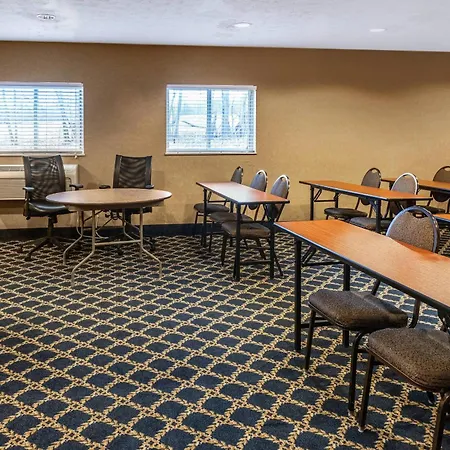 Quality Inn & Suites Seville-3