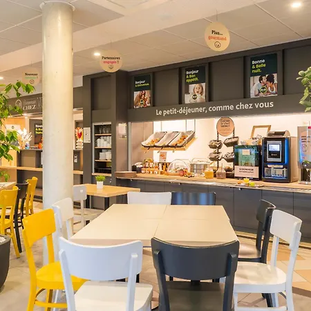 B&B HOTEL Troyes Magasins d'usine-3