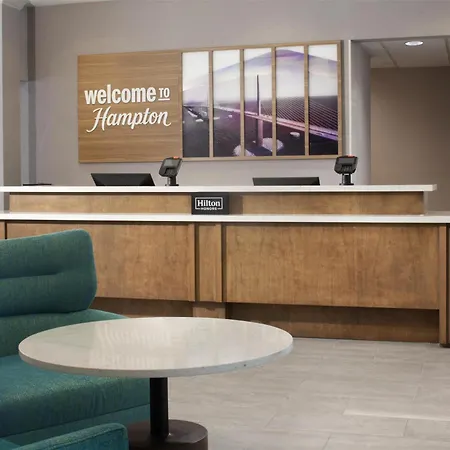 Hampton Inn & Suites Tampa-North-3