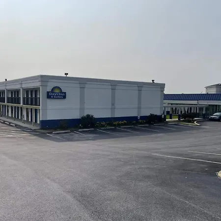 Days Inn & Suites By Wyndham York-3