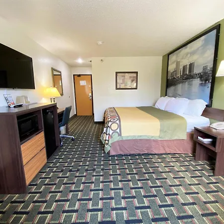 Super 8 By Wyndham Newport News/Jefferson Ave.-2