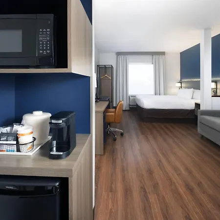 Comfort Suites Outlet Center-3