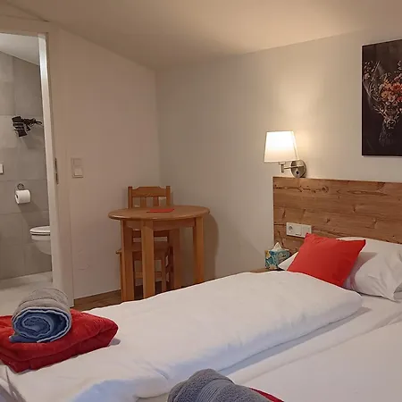 Haus Huber Zimmer und Apartments-3
