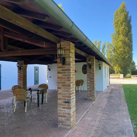 Agriturismo con piscina immerso nella natura La Bisa-3