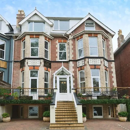 Rowcroft Lodge Guest House B&B-2