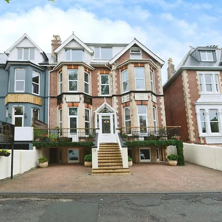 Rowcroft Lodge Guest House B&B-3