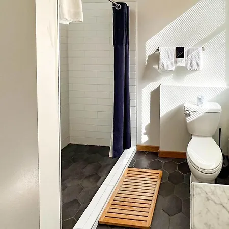 Endion Station Inn Next To Lake Superior Suite 3-2