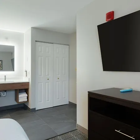 Staybridge Suites Madison - East By Ihg-2