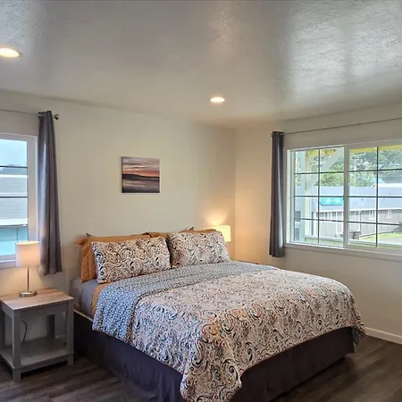 Pacific City Inn-3