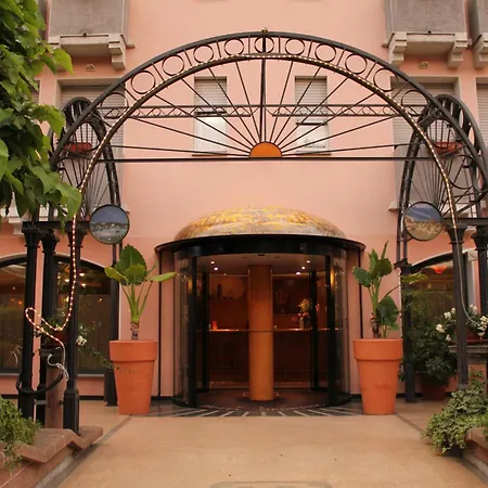 Hotel Boomerang - Check-In & Meals In Front At Hotel Sporting-2