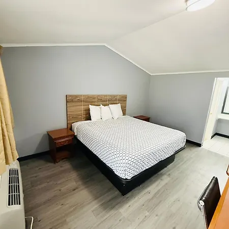 Sun N Sand Motel-2