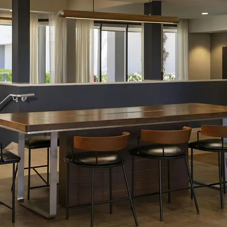 Courtyard By Marriott Fresno-2