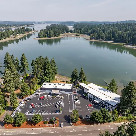 Oyster Bay Inn & Suites-3