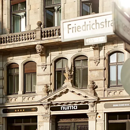 Numa Berlin Checkpoint Charlie-2