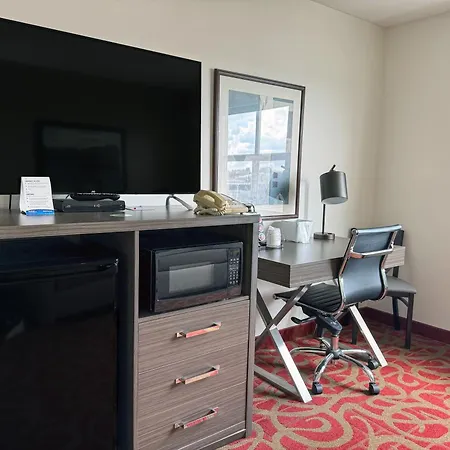 Ramada By Wyndham Sherwood Park-3