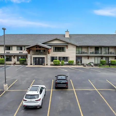 Beachfront Hotel Houghton Lake-2