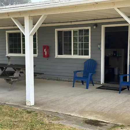 Tillicum Beach Motel - Formerly Deane'S Oceanfront Lodge-2