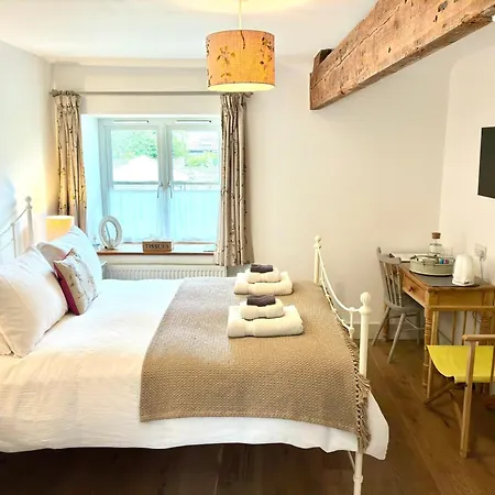 Westbury Cross House Bed & Breakfast-2