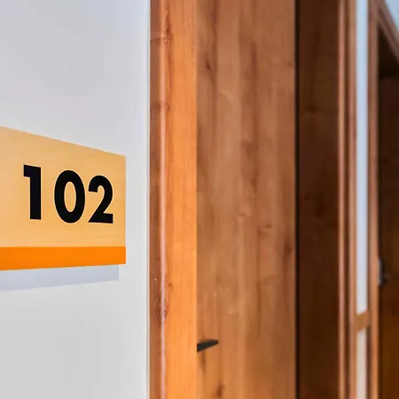 easyHotel Barcelona La Sagrera-3