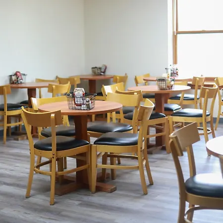 Illini Inn & Suites-3