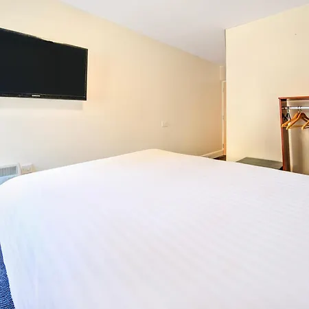 Go2 Gloucester Hotel By Oyo-2