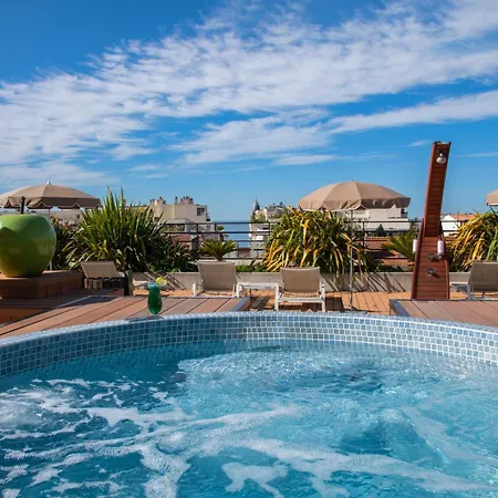 Best Western Premier Le Patio des Artistes Wellness Jacuzzi-3