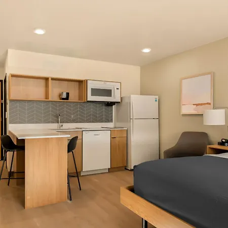 Livaway Suites Missoula-3