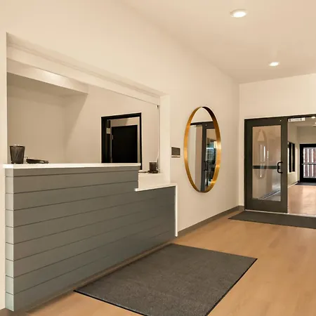 Livaway Suites Missoula-2