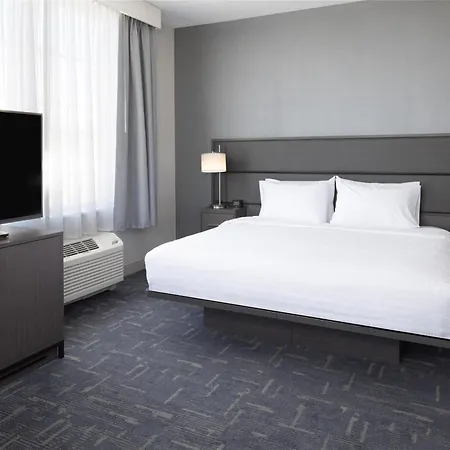 Hampton Inn & Suites Portsmouth Downtown-2