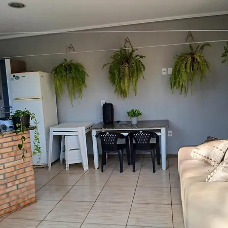Edicula Com Um Quarto Banheiro E Piscina E Lazer-2