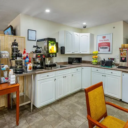 Econo Lodge Inn & Suites High Level-2