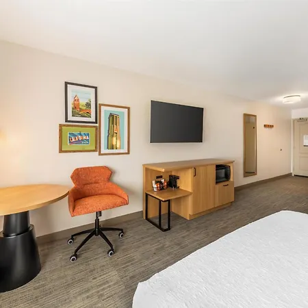 Hampton Inn&Suites Moreno Valley-3