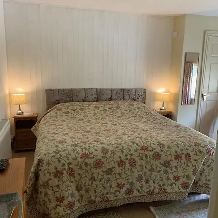 Manor Farm Bed & Breakfast-2