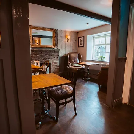 Bulls Head - Holymoorside-2