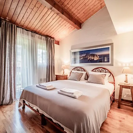 Eden Hotel, Apartments&Chalet Chamonix Les Praz-3