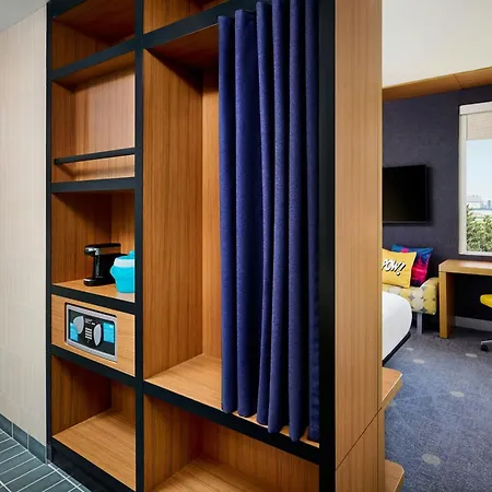 Aloft By Marriott Montreal Airport-2